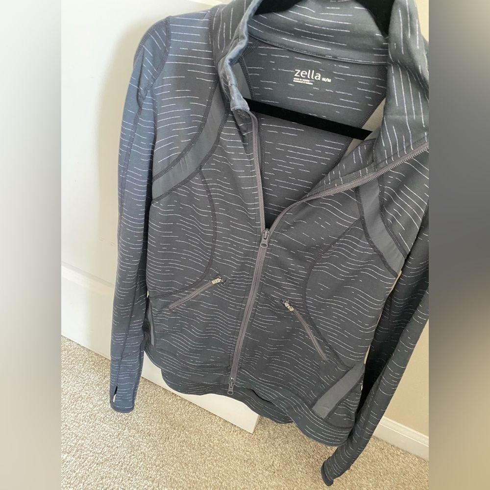 Zella zip up jacket sz M
